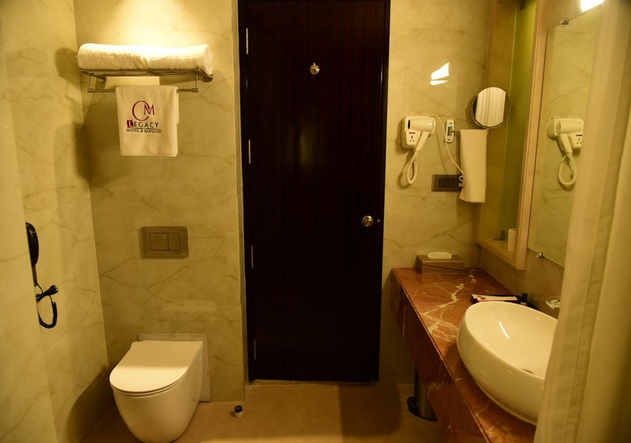 Om Clarks Inn Raebareli Exterior foto